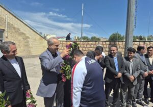 استقبال از طاها نعمتی نایبقهرمان وزنهبرداری جوانان جهان در اردبیل