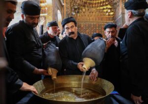آیین سنتی طشت‌گذاری در بقعه شیخ صفی‌الدین اردبیلی برگزار شد