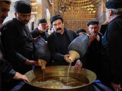 آیین سنتی طشت‌گذاری در بقعه شیخ صفی‌الدین اردبیلی برگزار شد