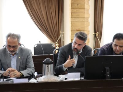 پیگیری توسعه نیروگاههای خورشیدی و تجهیز پست دوم شهرک صنعتی اردبیل